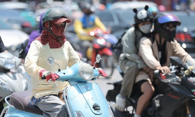 Tin mới nhất về đợt nắng nóng gay gắt kéo dài nhiều ngày ở miền Bắc
