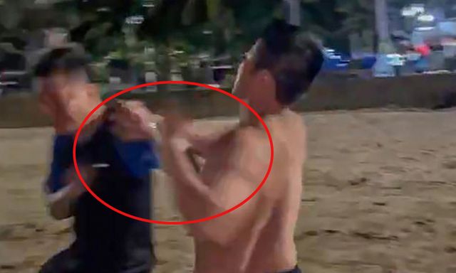 Nhắc nhở người tiểu bậy trên bãi biển Nha Trang, nam du khách bị đánh nhập viện: Người trong cuộc nói gì?
