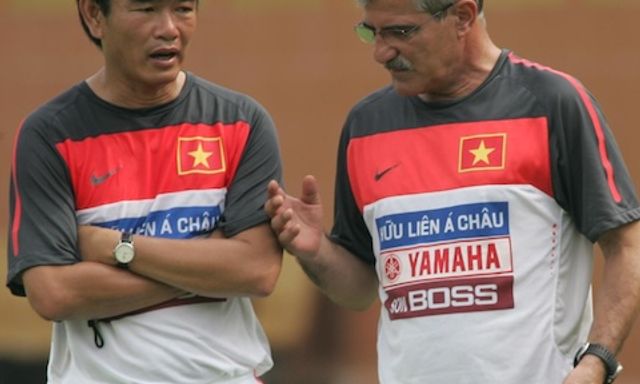 HLV Phan Thanh Hùng và kỷ niệm về AFF Cup 2008: “Trước trận gặp Malaysia, ông Calisto bảo sẽ từ chức”