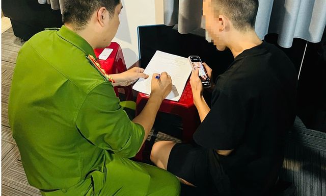 Công an phường đồng loạt ra quân, kiểm tra 25 quán Internet 