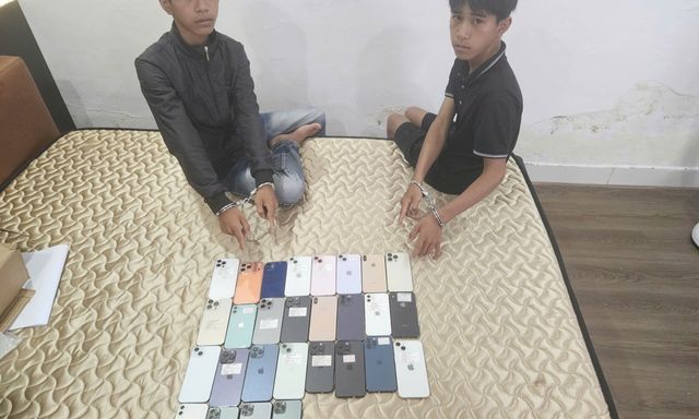 Bắt khẩn cấp 2 anh em sinh đôi Trần Nhật Trung và Trần Nhật Quốc tại một nhà nghỉ