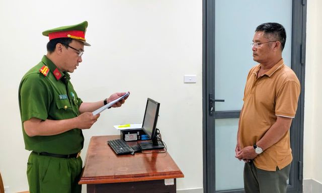 Khởi tố người đàn ông SN 1969 sau khi mua 11 hóa đơn