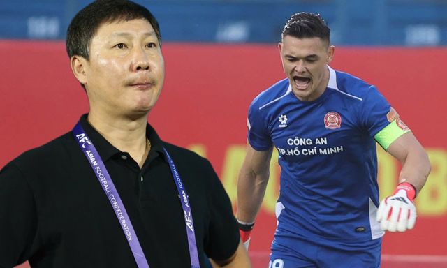 Chàng Việt kiều châu Âu và món quà đặc biệt cho HLV Kim Sang-sik sau nhiều năm đợi chờ