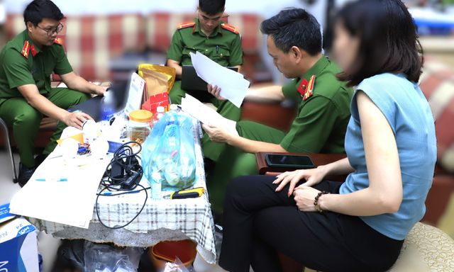 Công an đồng loạt kiểm tra hộ kinh doanh, bắt Giám đốc Lê Văn Tình SN 1981, tịch thu 2 tấn tang vật