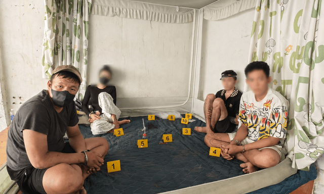 Kiểm tra căn phòng 3 nam 1 nữ, tạm giữ Nguyễn Hoài Thắng SN 1995