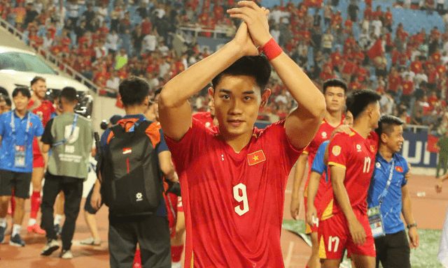 Lập cú đúp danh giá, Đình Bắc ghi tên mình vào lịch sử AFF Cup