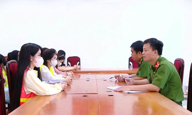 CA khám xét 9 địa điểm tại 5 tỉnh thành, đưa 47 đối tượng về trụ sở, cầm đầu là Ngô Thị Trang SN 1990