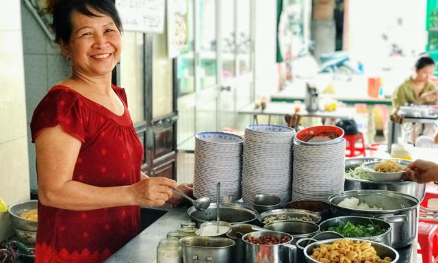 Món Việt giá 15.000 đồng khiến khách Hàn muốn ăn liền 2 phần, từng lọt top 50 ngon nhất thế giới