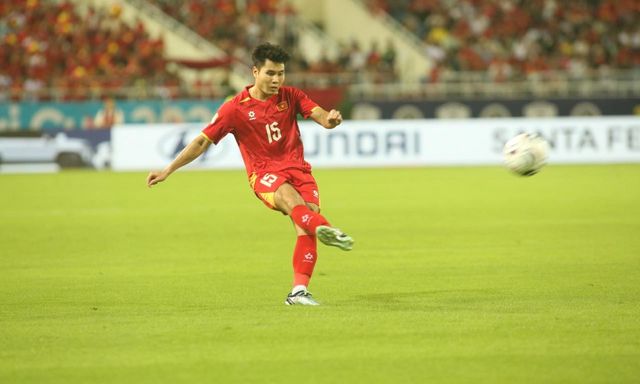 Cầu thủ Việt Nam vượt mặt 
