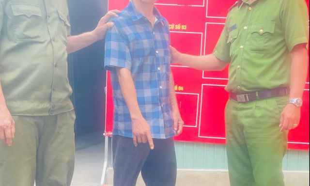 Công an truy vết, bắt giữ người đàn ông hái trộm bưởi
