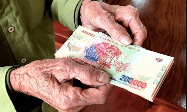 Từ 5/10/2026: Người từ đủ 60 đến dưới 75 tuổi được hưởng 810.000 đồng/tháng nếu thuộc trường hợp này 