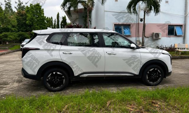 Kia Carens mới xuất hiện tại Việt Nam: Chưa có ADAS, mâm 17 inch, nhiều khả năng là bản tiêu chuẩn