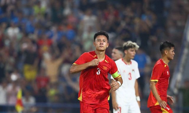 Thắng nghẹt thở trên SVĐ Việt Trì, HLV Palestine khen ngợi đối thủ Việt Nam