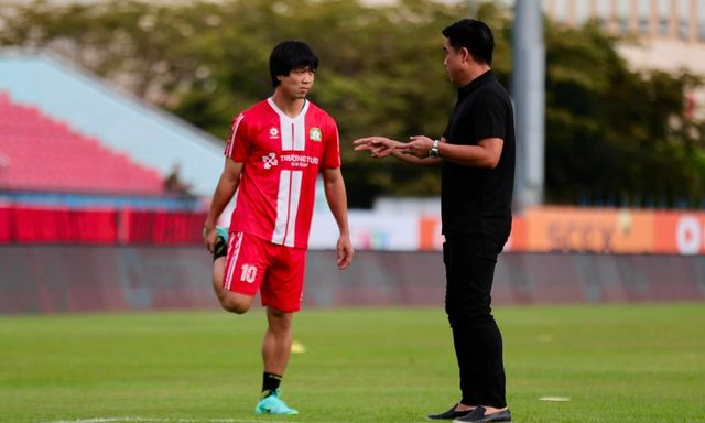 Công Phượng gây ấn tượng trong ngày trở lại V.League, được HLV khen ngợi hết lời