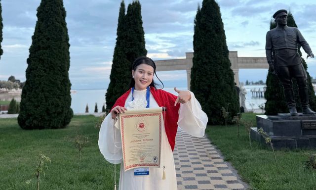 Nghệ sĩ đàn bầu Vân Trung giành Giải Ba tại Cuộc thi Âm nhạc Truyền thống quốc tế ở Kyrgyzstan