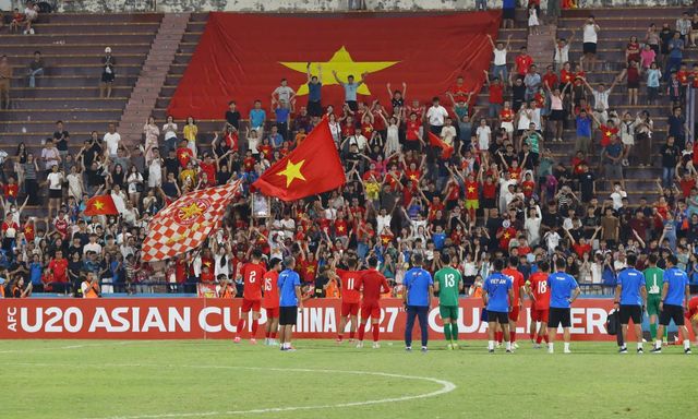 Nhà báo Trung Quốc: “Mọi người nói bóng đá Việt Nam tiến bộ, chẳng ai nghĩ họ thất bại như vậy”