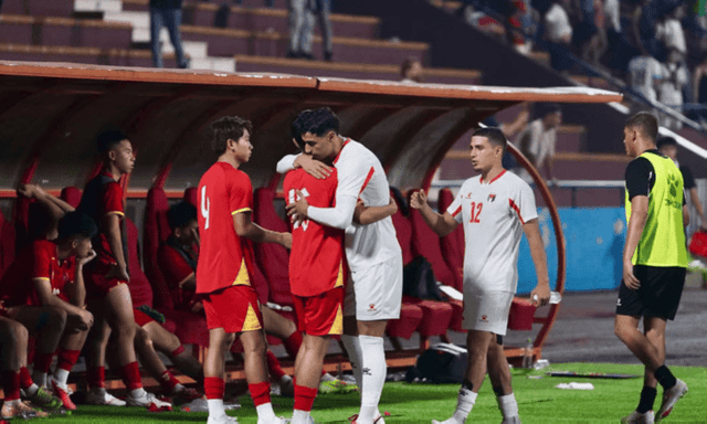 Báo Trung Quốc: “Từ 1-0 xuống 1-3, bóng đá Việt Nam trải qua ngày đen tối nhất”