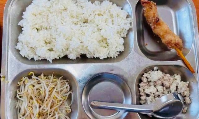 Suất ăn bán trú 40 nghìn của một trường ở Hà Nội bị chỉ trích: Nhà trường giải thích