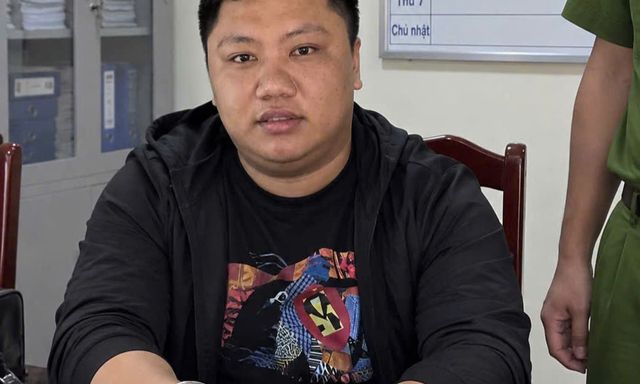 Nguyễn Văn Huân SN 2004 ra đầu thú