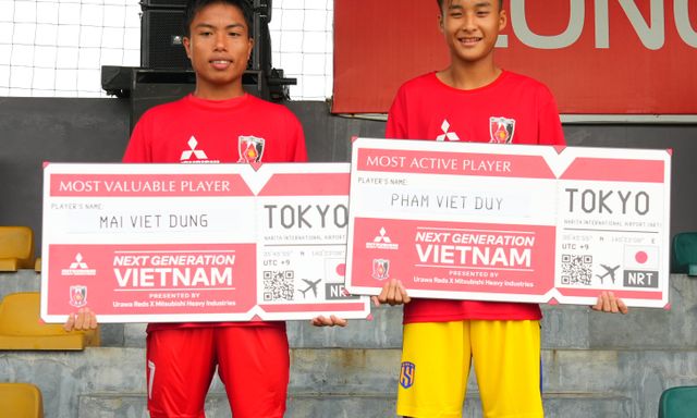 Hai cầu thủ Việt Nam lọt vào 