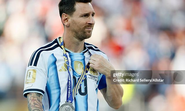 Messi bất ngờ trở lại đội tuyển Argentina