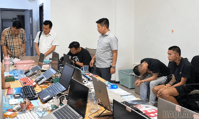 Đột kích đường dây lừa đảo hơn 1.500 tỷ đồng, bắt 64 người Việt, thu 192 điện thoại 