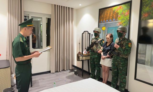 Khám xét khẩn cấp tại khách sạn, bắt giữ Phan Thị Ngân Hồng SN 1990 