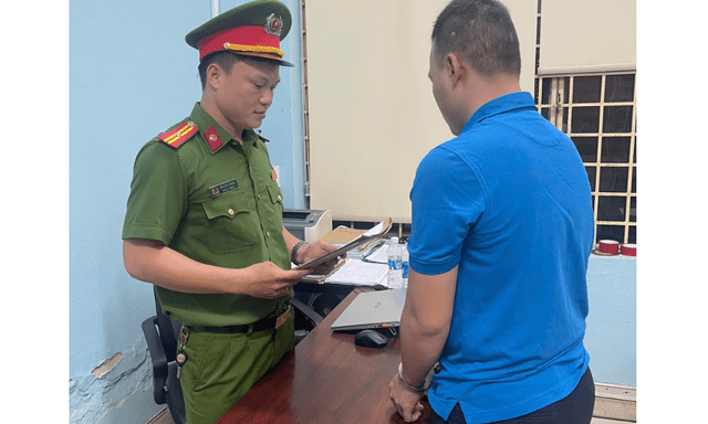 Thi hành lệnh bắt tạm giam Phan Hồng Phong SN 1998