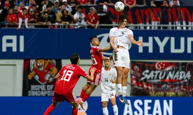 Indonesia chạm trán Singapore trong ngày ra quân