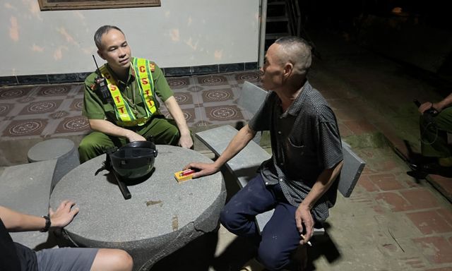 Không tìm được việc, người đàn ông đi bộ từ Hà Nội về Lào Cai: Hoàn cảnh gia đình khó khăn 
