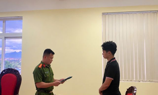 Công an điều tra số tiền hơn 5,3 tỷ đồng chuyển khoản trong nhiều lần: Bắt Trương Minh Hiếu SN 2005