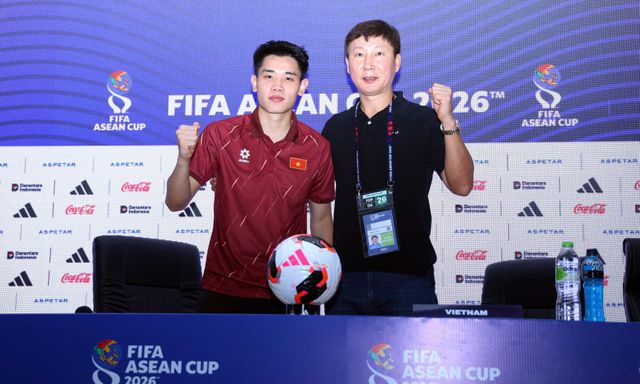 Tiền đạo Việt kiều 19 tuổi tỏa sáng ngay trận ra mắt, HLV Kim Sang-sik nói gì?