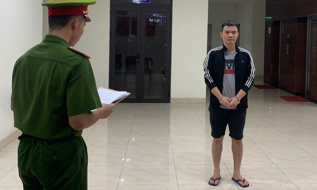 Công an điều tra giao dịch đổi tiền 30.000 USD: Bắt tạm giam người đàn ông SN 1983