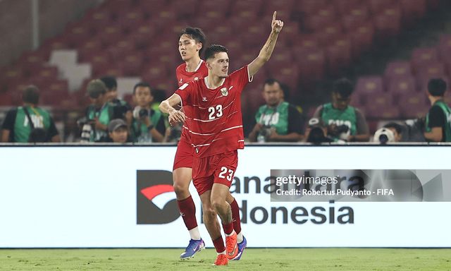 Hậu vệ Indonesia ngỡ ngàng khi bù giờ từ 2 phút thành... 7 phút