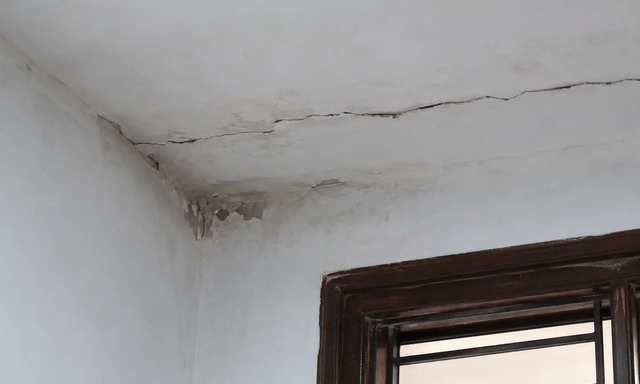 Lời khuyên cho các gia đình phát hiện vết nứt trên trần nhà