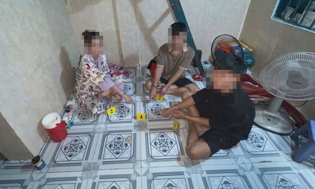 Kiểm tra phòng trọ, công an bắt quả tang Nguyễn Thị Thanh Thảo SN 1998 và 2 người