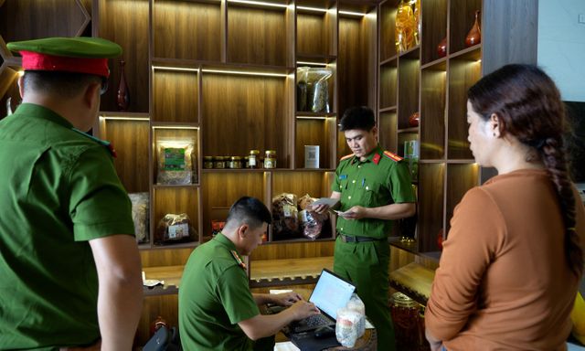 Khám xét, bắt Youtuber Đỗ Thành Tín SN 1984