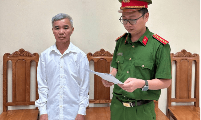 Ra quyết định khởi tố Nguyên Chủ tịch UBND xã Bạch Chí Điển SN 1960 và công chức địa chính 