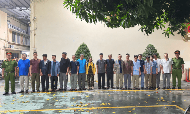 Công an điều tra loạt giao dịch qua nhiều tài khoản: Bắt tạm giam Trần Lệ Thúy và 17 người khác