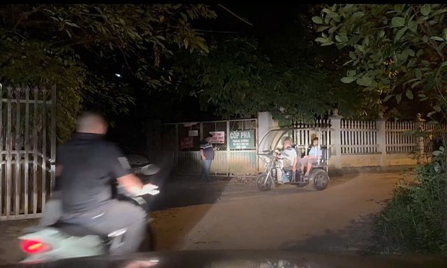 Kiểm tra ngõ 121 vào lúc 20 giờ 30 phút: Công an bắt Tạ Đình Phúc 51 tuổi