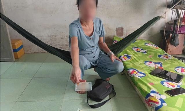 Công an bắt người phụ nữ 51 tuổi lúc 10 giờ sáng 