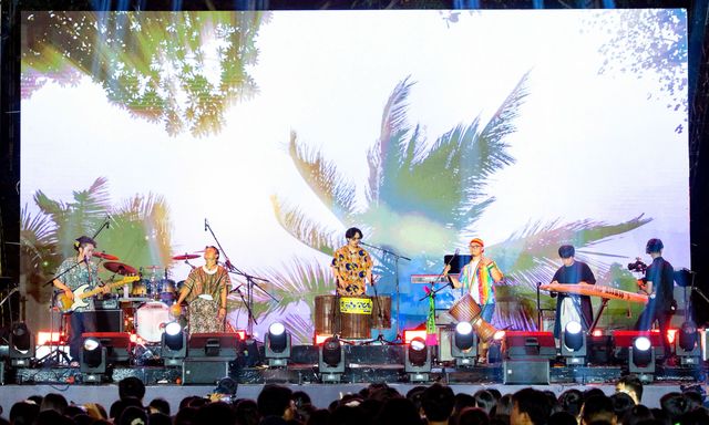 Nghệ sĩ Hàn - Việt bùng nổ trong đêm cuối K-Live Festival Band in Hanoi