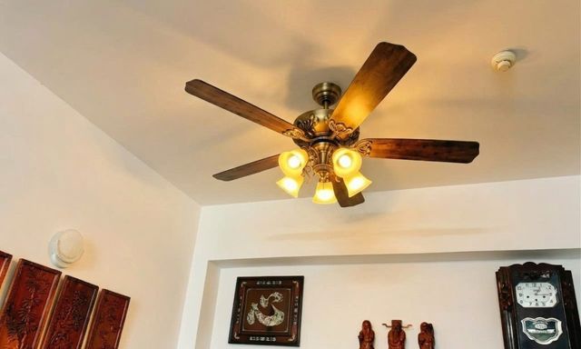 Lời khuyên cho các gia đình đang sử dụng quạt trần có gắn đèn