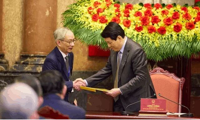 Bức ảnh đặc biệt Nhà giáo Nguyễn Xuân Khang gửi tặng Chủ tịch nước Lương Cường trông như thế nào?
