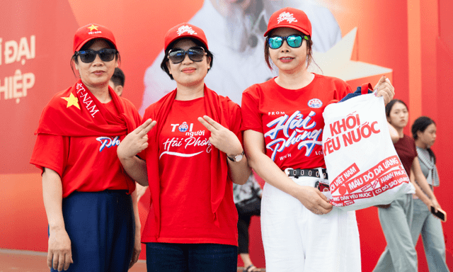 Người Hải Phòng nói gì khi được đưa đón miễn phí đi Triển lãm A80?