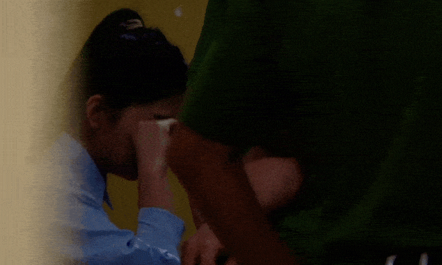 Thùy Tiên vội ôm lấy khi Hằng Du Mục bật khóc nức nở