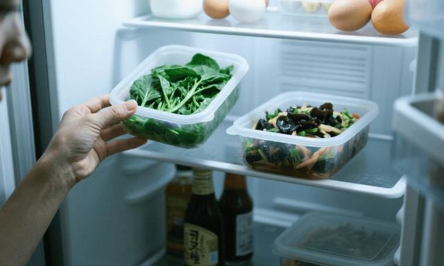 1 cặp vợ chồng cùng bị đột quỵ, bác sĩ nói tủ lạnh đựng 3 thực phẩm này quá lâu gây cục máu đông: “Vứt đi đừng tiếc”!