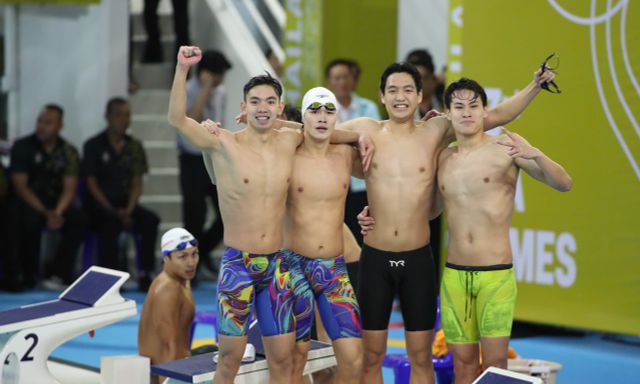 Ngắm 4 cực phẩm tuyển bơi thi đấu nghẹt thở giành HCV SEA Games 