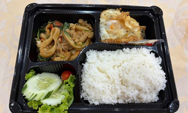 Bữa ăn gây xôn xao cõi mạng do BTC Thái Lan chuẩn bị cho tuyển futsal Việt Nam tại SEA Games 33