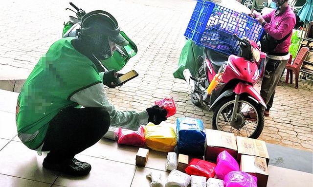 Chuyển khoản 145k cho shipper, người đàn ông nhận thông báo kích hoạt bảo hiểm tự động, tài khoản bị trừ 3,5 triệu/tháng